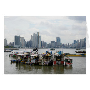 Línea aérea de la ciudad de Panamá con barcos pesq