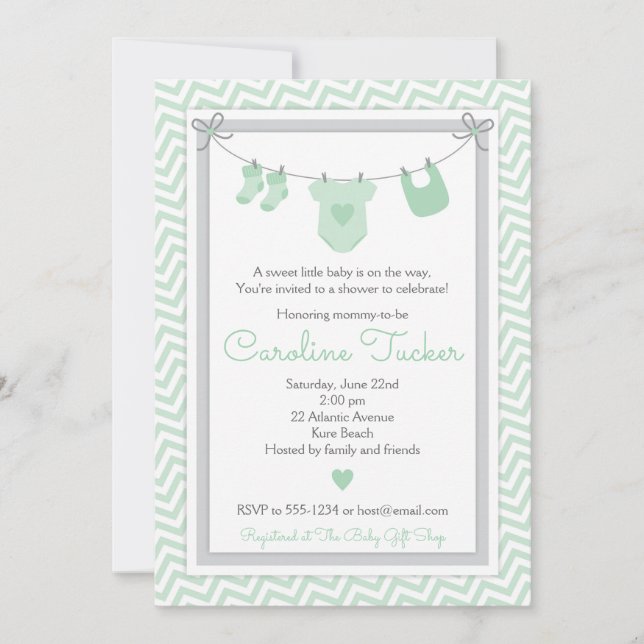 Línea de ropa Baby Shower Invitación verde y gris (Anverso)