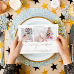 Línea dorada 2 Photo Script Merry Christmas Card<br><div class="desc">Borde de línea dorada 2 Tarjeta de navidad de escritura fotográfica. Elegancia minimalista con un borde dorado de una sola línea. Reemplace las dos fotos de ejemplo con las suyas y personalícelas con tu saludo y nombres en la parte inferior. Feliz Navidad está en un elegante guión.</div>