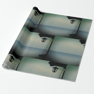 Linterna y papel de envolver el mar