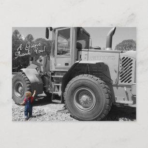 Little Boy y un tractor le agradecen postal