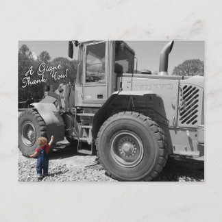 Little Boy y un tractor le agradecen postal