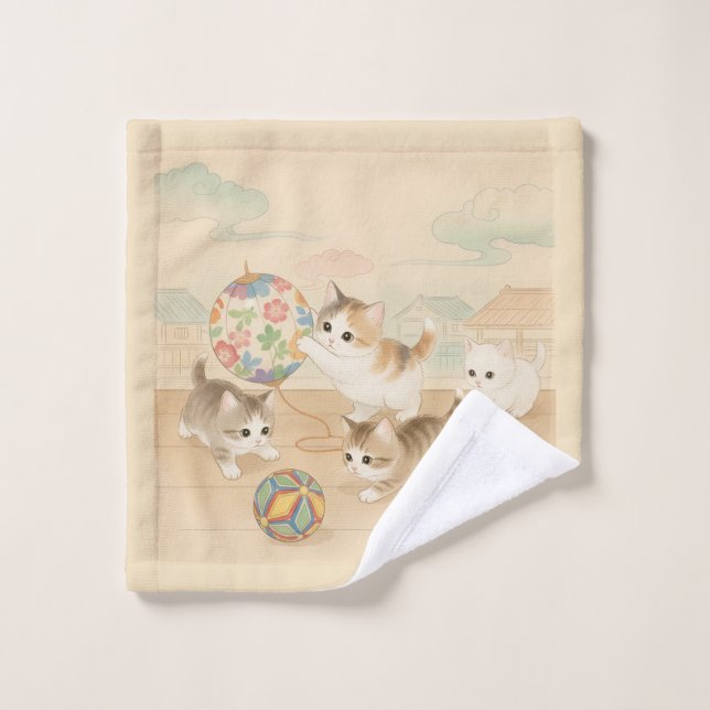 Little Wonders: Baby Cats Playing with Traditional (Toallita)