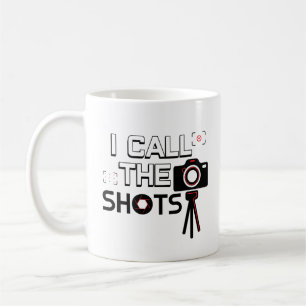 Llamo los tiros taza de café divertida del
