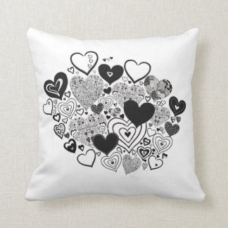 Llave de almohada con detalles cardíacos en blanco