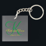 Llavero 3.ᵉʳ Titanio Monograma Fecha Amarillo Texto<br><div class="desc">Monograma gris titanio. Fantástico y uno de un monograma de color rojo subió de luz tridimensional es caprichoso. Moda Única es, impulsiva, caprichosa, peculiar y un poco peculiar. Todas las imágenes y obras de arte © por el propietario de esta tienda y no se pueden reproducir en ninguna forma sin...</div>