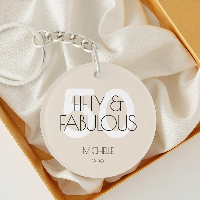 Llavero 50 y fabulosa fiesta de los 50 años en Beige Moder (50 and fabulous Modern Beige Fifty Birthday Party Keychain)