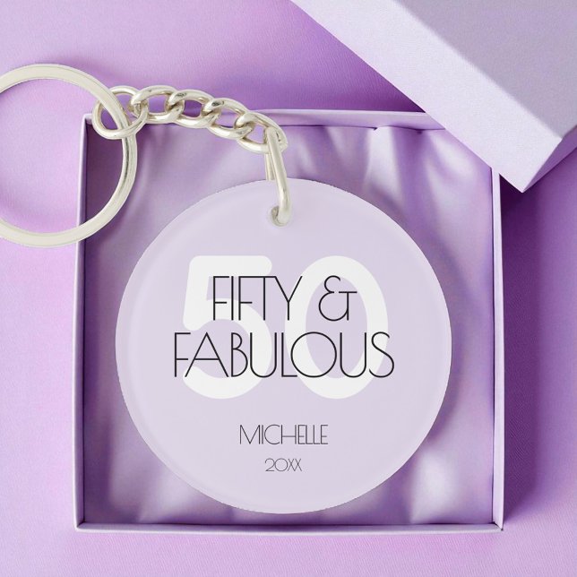 Llavero 50 y fabuloso Modern Purple Fifty Birthday Party (50 and fabulous Modern Purple Fifty Birthday Party Keychain)