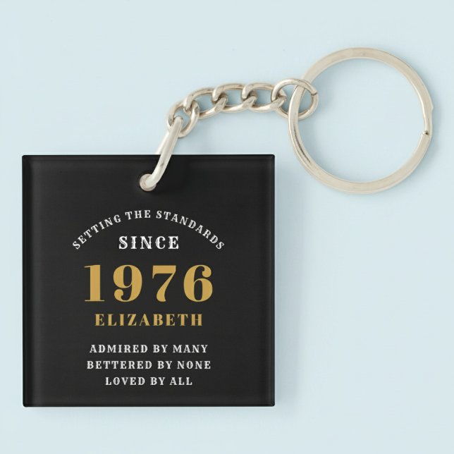 Llavero 50th Birthday 1976 Black Gold Personalized (Born 1976 birthday keychain. Pastel background.)
