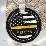 Llavero 911 Dispatcher Personalizada Línea De Oro Delgada<br><div class="desc">La Glueta De Oro Que Lo Mantiene Todo Juntos. Keychain de línea de oro delgada personalizada para 911 despachadores y policías. Personalice esta cadena de claves de dispatcher con el nombre. Este regalo personalizado de distribuidor es perfecto para la apreciación de los despachadores de policía, 911 regalos de agradecimiento de...</div>