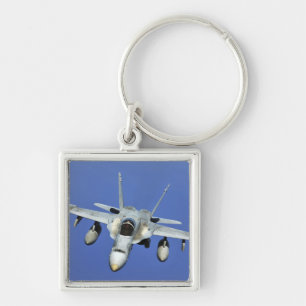 Llavero A F/A-18 Hornet participa en una misión