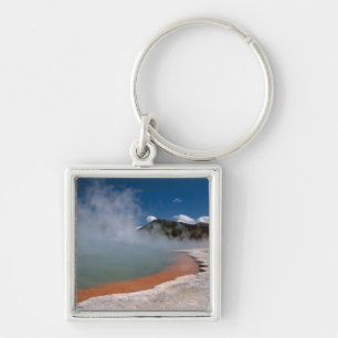 Llavero Acero surgiendo de la piscina de champán en WAI-O-