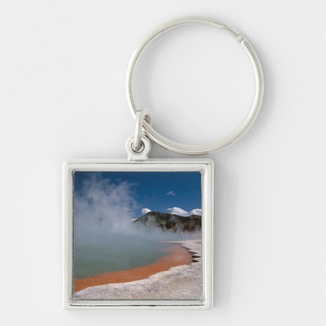 Llavero Acero surgiendo de la piscina de champán en WAI-O- (Frente)