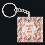 Llavero Agradecimiento personalizado y personalizado a Mam<br><div class="desc">Un diseño suave y elegante que presenta tres flores de acuarela pastel combinadas con el sentido mensaje “Gracias Mamá”. Perfecto para el Día de la Madre,  cumpleaños o cualquier día,  esta delicada obra de arte floral aporta calidez,  amor y gratitud a cualquier producto.</div>