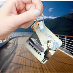 Llavero Alaska Cruise Ship Elk and Mountain<br><div class="desc">Este diseño puede ser personalizado en el área proporcionada cambiando la foto y/o el texto. O puede personalizarse haciendo clic en Personalizar esta plantilla y, a continuación, eligiendo la opción de hacer clic en el personalizar y eliminando o cambiando el color del fondo, agregando texto, cambiando el color o estilo...</div>
