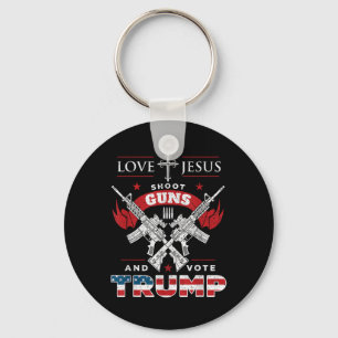 Llavero Ama a Jesús. Disparen armas. Y Vote La Bandera De