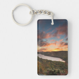 Llavero Amanecer Vivo Sobre El Lago De Las Nubes En Otoño