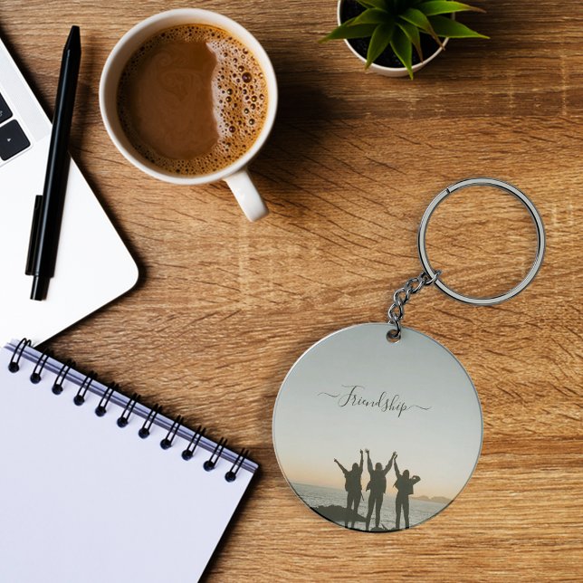 Llavero Amigos durante la cadena de claves de monograma de (Friends during sunset monogram keychain)