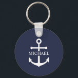 Llavero Ancla Azul Marino Náutico Nombre Personalizado<br><div class="desc">Este regalo personalizado presenta un diseño de ancla blanco con nombre personalizado en una fuente serif blanca clásica sobre fondo azul marino. Una idea de regalo náutico considerado para decoración de casa de playa, regalo del Día del Padre para papá, regalo de agradecimiento para los padrinos, o un regalo único...</div>