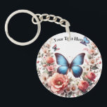Llavero Arte Floral de Mariposa Azul Personalizable-96279<br><div class="desc">Personaliza tu estilo con este elegante arte de Mariposa Azul y Floral, que presenta una vibrante mariposa entre suaves rosas melocotón y rosadas. Este diseño versátil es perfecto para crear regalos únicos para cumpleaños, aniversarios o recuerdos especiales al agregar tu propio texto o citas personalizadas. Su estética botánica atemporal asegura...</div>