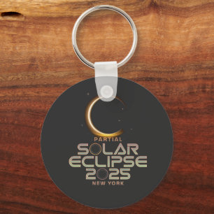 Llavero Astronomía de 2025 con eclipse solar parcial