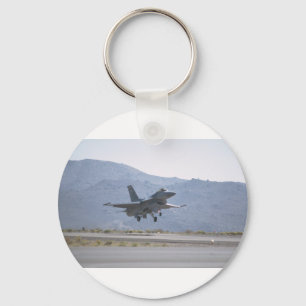 Llavero Aterrizaje F-16 en la base de las fuerzas aéreas