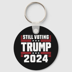 Llavero Aún votando por Trump 2024 Bandera Patriótica Amer