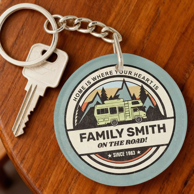 Llavero Aventuras familiares personalizadas para caravanas (This is the ultimate key chain as you explore the great outdoors.)