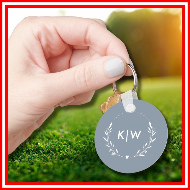 Llavero Azul y blanco polvorientos | Monograma de Iniciale (Dusty Blue and White | Modern Initials Monogram Keychain)