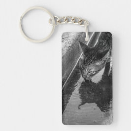 Llavero B&W - Gato Bebiendo