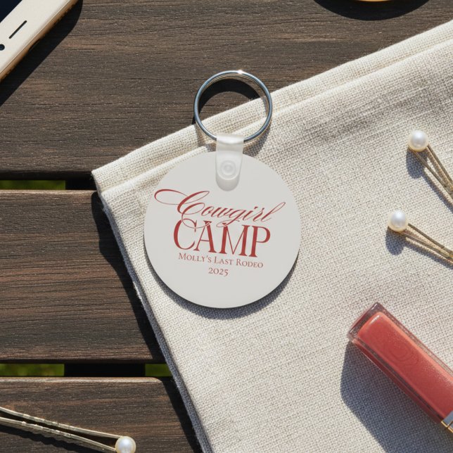 Llavero Bachelorette, socio de Red Howdy personalizado (Western Cowgirl Camp Red Bachelorette Keychain)