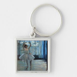 Llavero Bailarín de Edgar Degas el   delante de una