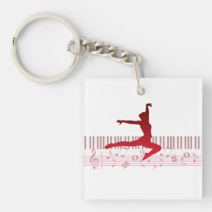 Llavero Bailarina en un teclado