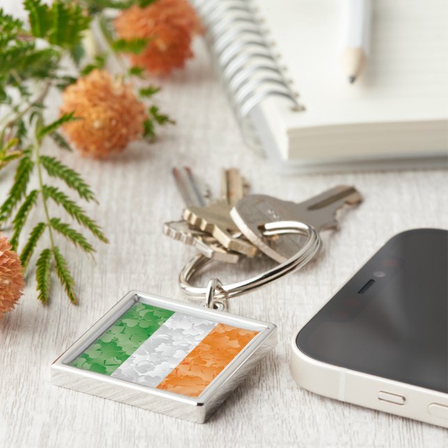 Llavero Bandera de Irlanda con un patrón de shamrock (Lado)