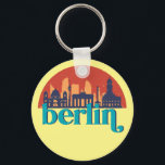 Llavero Berlín Alemania Skyline Retro Cityscape Art<br><div class="desc">Diseño de ciudad de estilo vintage y retro con un hermoso paisaje, atracción turística y arte de paisajes urbanos. rascacielos Guay y artículos de ilustracion de silueta de construcción para turistas y viajeros. Perfecto como recuerdo para volver a casa cuando viaja por el mundo. Guarde la memoria de sus viajes...</div>