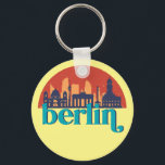 Llavero Berlín Alemania Skyline Retro Cityscape Art<br><div class="desc">Diseño de ciudad de estilo vintage y retro con un hermoso paisaje, atracción turística y arte de paisajes urbanos. rascacielos Guay y artículos de ilustracion de silueta de construcción para turistas y viajeros. Perfecto como recuerdo para volver a casa cuando viaja por el mundo. Guarde la memoria de sus viajes...</div>