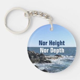 Llavero Biblia inspiradora frente a olas del mar Azul