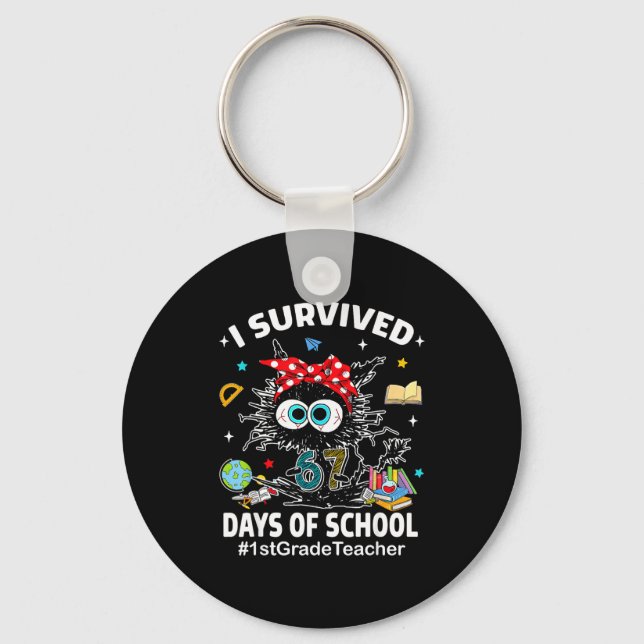 Llavero Black Cat I Survived 67 Days Of School 1st Grade T (Anverso)