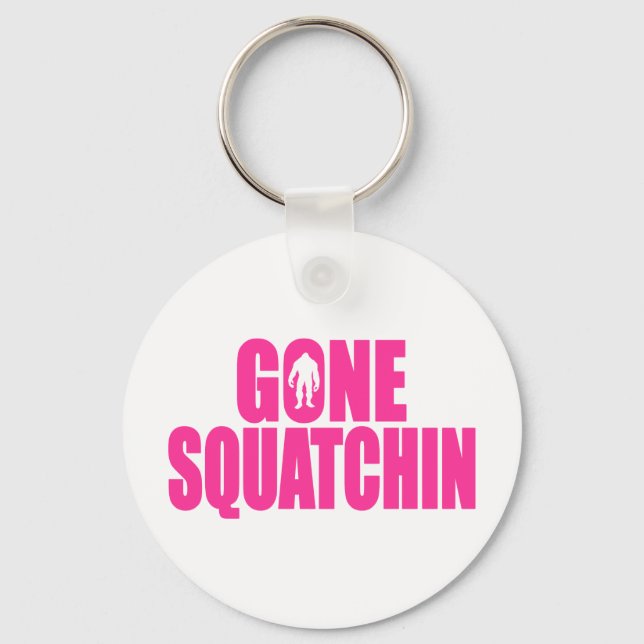 Llavero Bobo GONE SQUATCHIN Gear Fingiendo Pie Grande (Anverso)