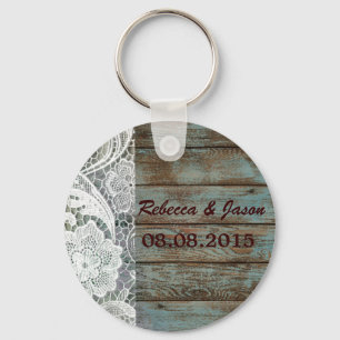 Llavero boda de madera verde azulada de encaje blanco rúst