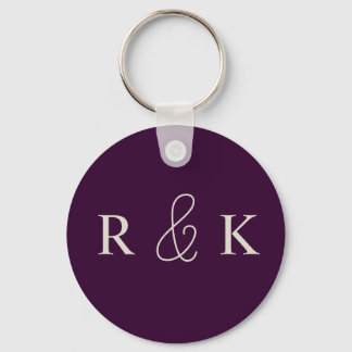 Llavero Boda morado y beige monogramado