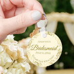 Llavero Bolos de oro en regalo de Boda de la dama de honor<br><div class="desc">Estas cadenas están diseñadas para dar como favores a las damas de honor en tu fiesta de bodas. Presentan un diseño sencillo y elegante con fondo de marfil o crema, grabados con guijarros dorados y un florido Relieve metalizado de imitación dorada. El texto dice "niñera de honor" con espacio para...</div>
