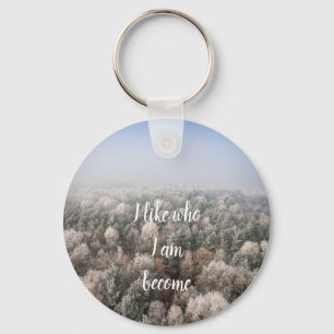 Llavero Bosque blanco bajo cielo Keychain
