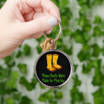 Llavero Botas Divertidas De Jardinería Hechas Para Plantar<br><div class="desc">Llamando a todos los aficionados a la jardinería y amantes de la naturaleza. Este diseño inteligente presenta una ilustración rústica de las clásicas botas de lluvia amarillas embarradas junto a la divertida cita de jardín, Estas botas fueron hechas para plantar. Es el gráfico ideal para cualquiera que pase su tiempo...</div>