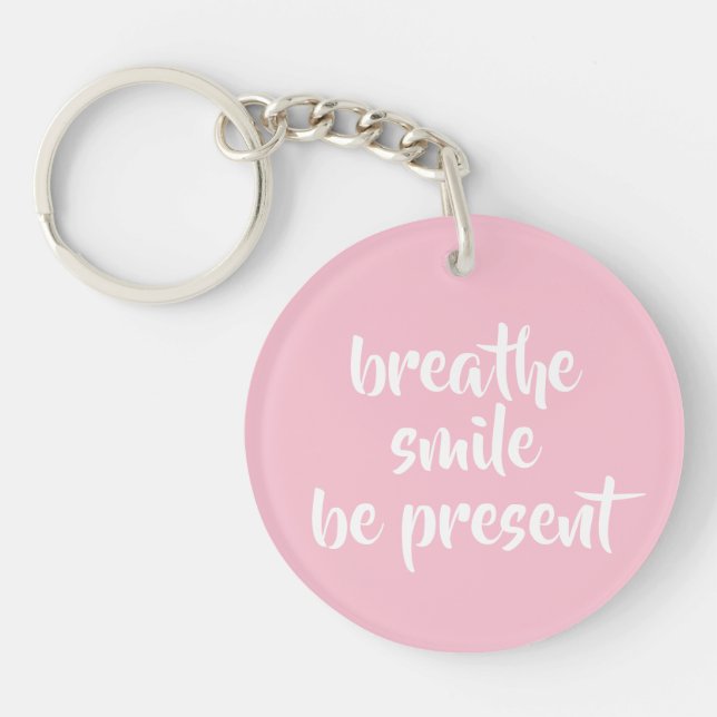 Llavero Breathe Smile Be Present Pink Affirmation Cita (Frente)