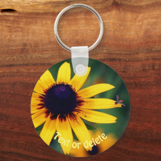 Llavero Bug On Black Eyed Susan Flower Personalizada