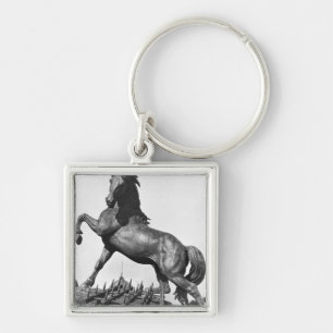 Llavero Caballo con una grada