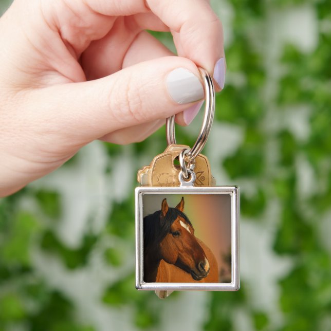 Llavero Caballo Salvaje, Luz Dorada y Arcoíris (Mano)