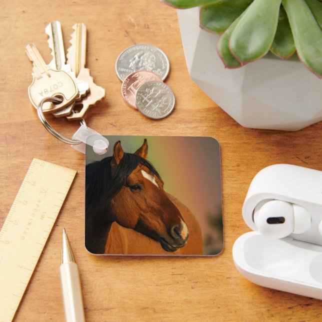 Llavero Caballo salvaje, luz dorada y arcoíris (Escritorio )