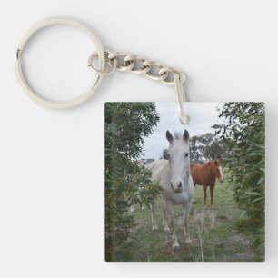 Llavero Caballos De Pekabú Marrón Y Blanco,-